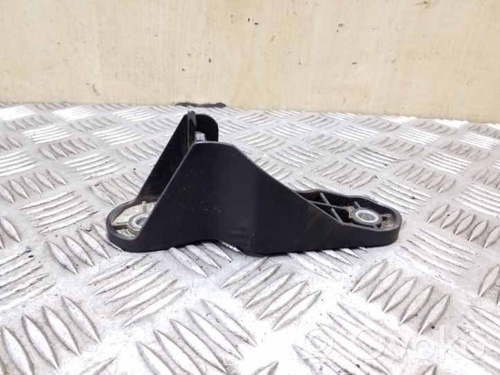 Volvo XC70 Gear shift cable bracket 