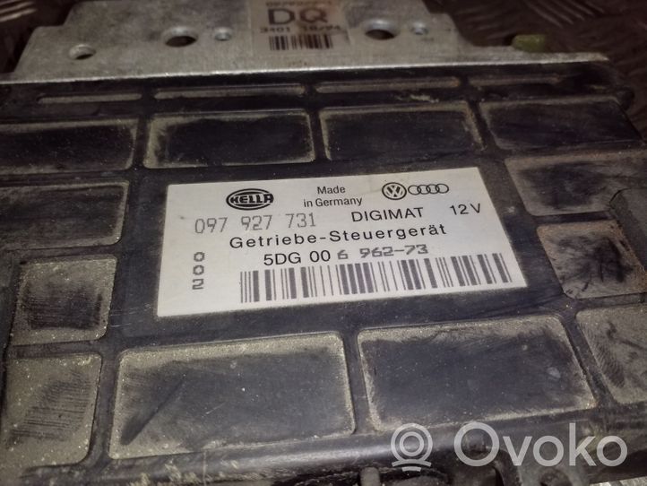 Audi 100 S4 C4 Module de contrôle de boîte de vitesses ECU 097927731