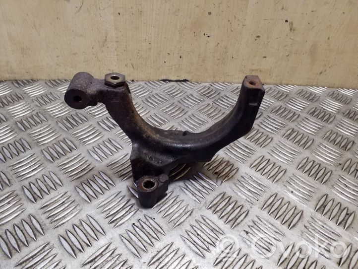 Volkswagen PASSAT B8 Muffler mount bracket/holder 04L131425A