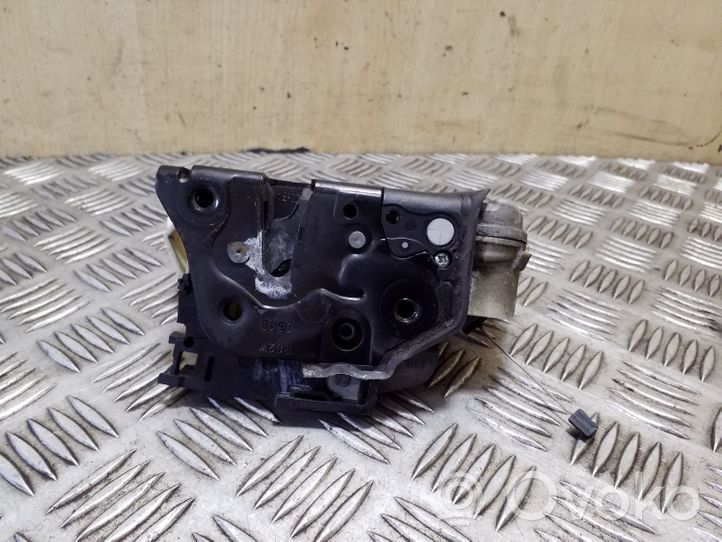 Volkswagen Eos Front door lock 1P2837016