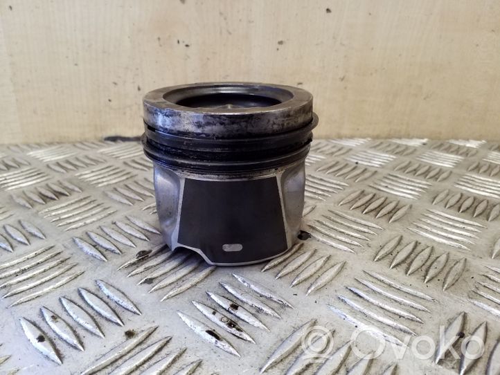 Volvo XC90 Piston 82L218