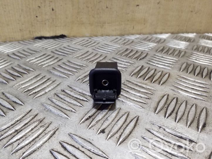 Audi Q5 SQ5 AUX in-socket connector 8J0035475