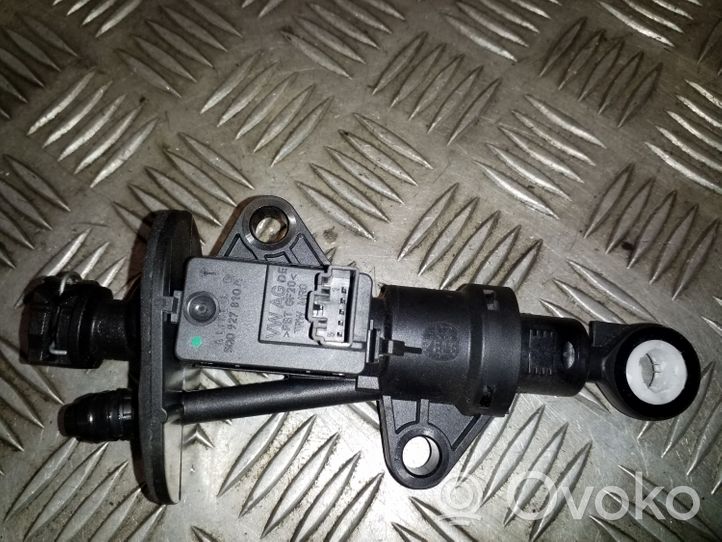 Volkswagen PASSAT B8 Clutch master cylinder 5Q0721388G