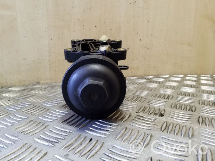 Volkswagen PASSAT CC Soporte de montaje del filtro de aceite 03L115389C