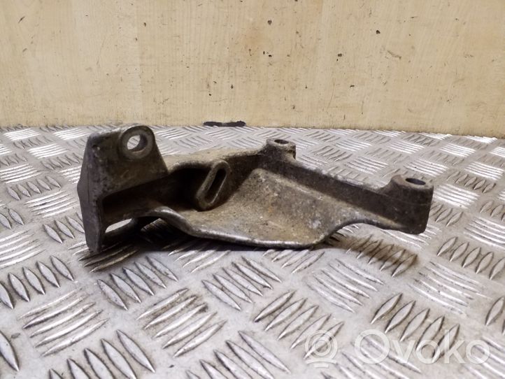 Audi 80 90 S2 B4 Support de pompe de direction assistée 068145531A