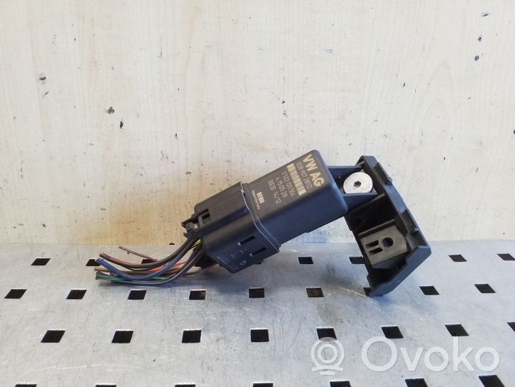 Volkswagen Caddy Glow plug pre-heat relay 038973721B