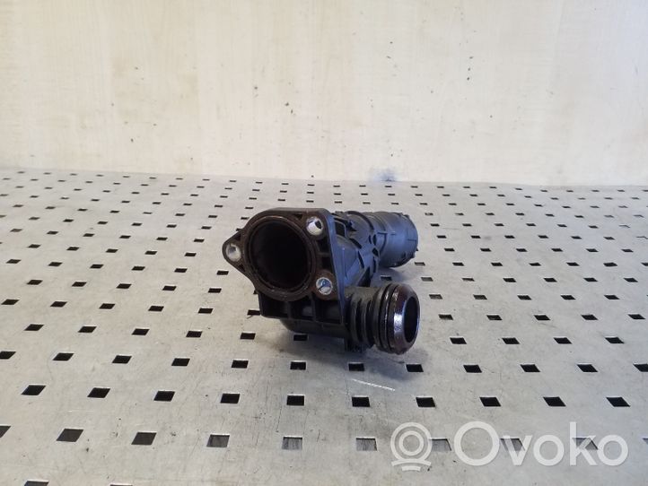 Volkswagen PASSAT B8 Termostat / Obudowa termostatu 04L121111