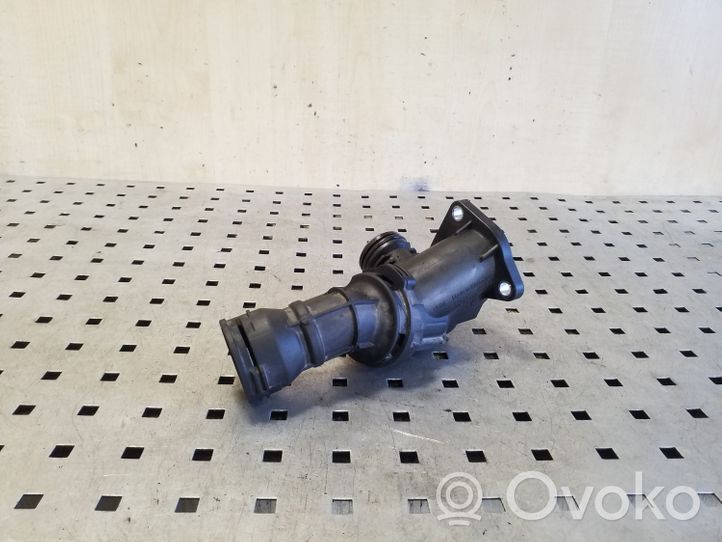 Volkswagen PASSAT B8 Termostat / Obudowa termostatu 04L121111