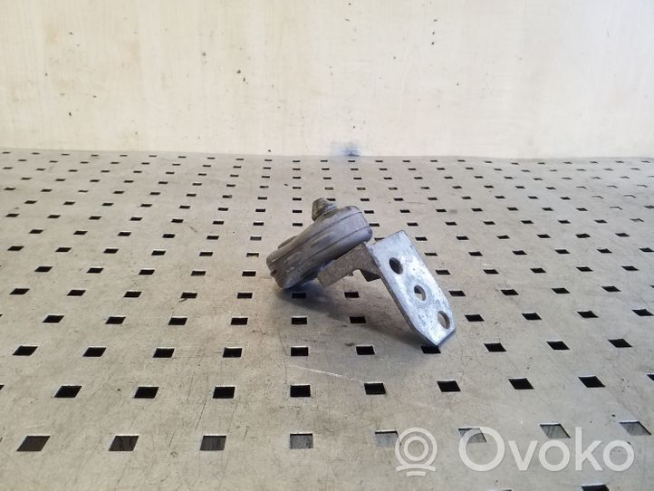 Volkswagen PASSAT B8 Muffler mount bracket/holder 5Q0253144R