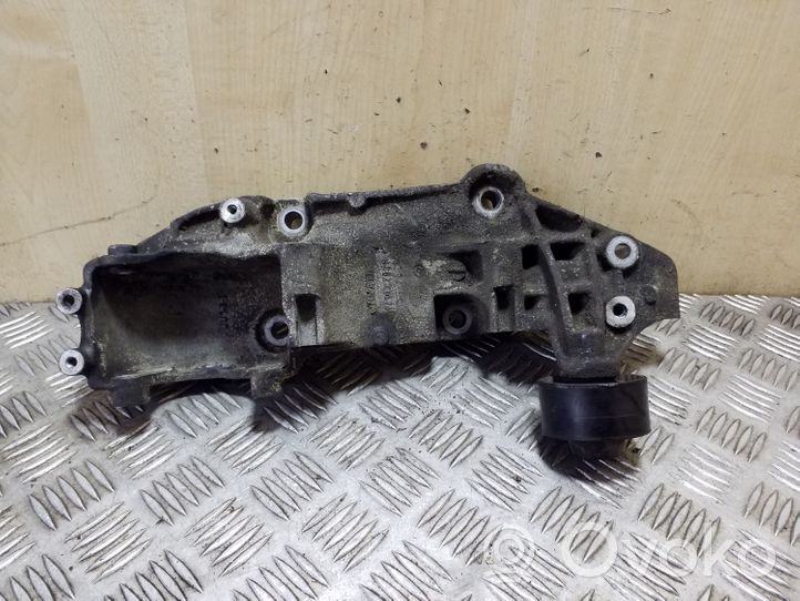 Nissan NV400 Generator/alternator bracket 117103703R