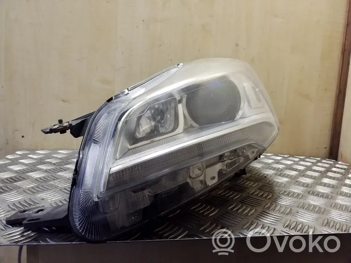 Ford Kuga II Lampa przednia C83TA