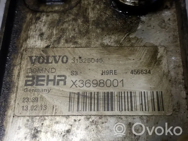 Volvo V40 Supporto di montaggio del filtro dell’olio 31325045