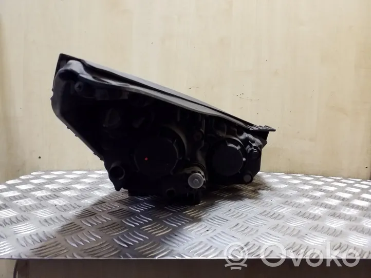 Hyundai ix35 Lampa przednia 921012Y