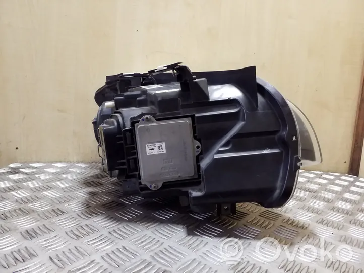 BMW X1 E84 Lampa przednia 90018098