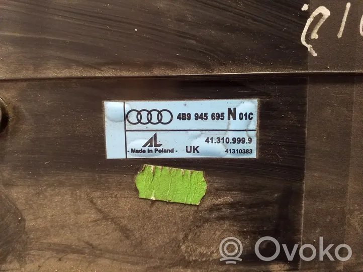 Audi A6 S6 C5 4B Galinio dangčio numerio apšvietimo juosta 4B9945695N