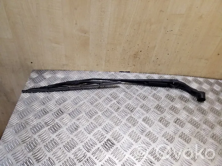 Nissan X-Trail T32 Front wiper blade arm 