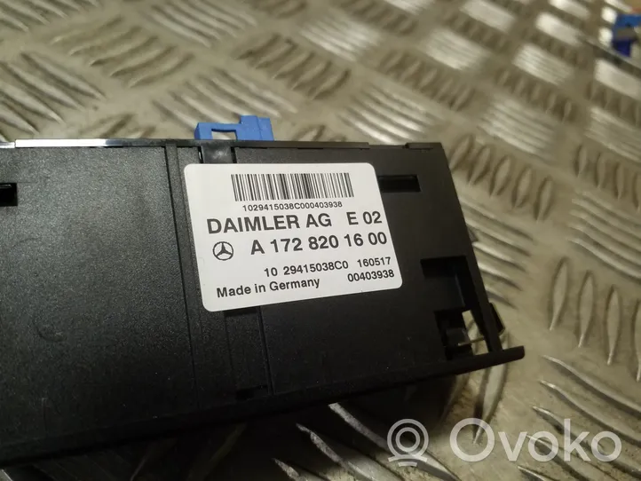 Mercedes-Benz B W246 W242 USB-pistokeliitin A1728201600