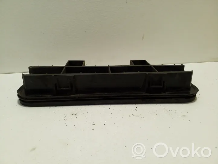 Volkswagen Transporter - Caravelle T5 Quarter panel pressure vent 7E0819181