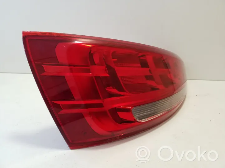 Audi Q3 8U Lampy tylnej klapy bagażnika 8U0945093