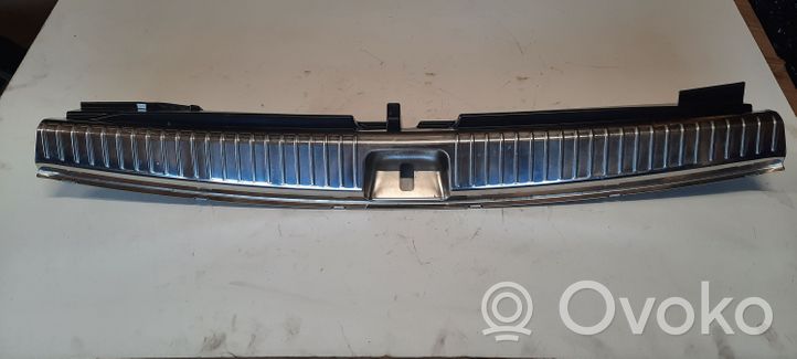 Mercedes-Benz C W205 Protector del borde del maletero/compartimento de carga A2056900044