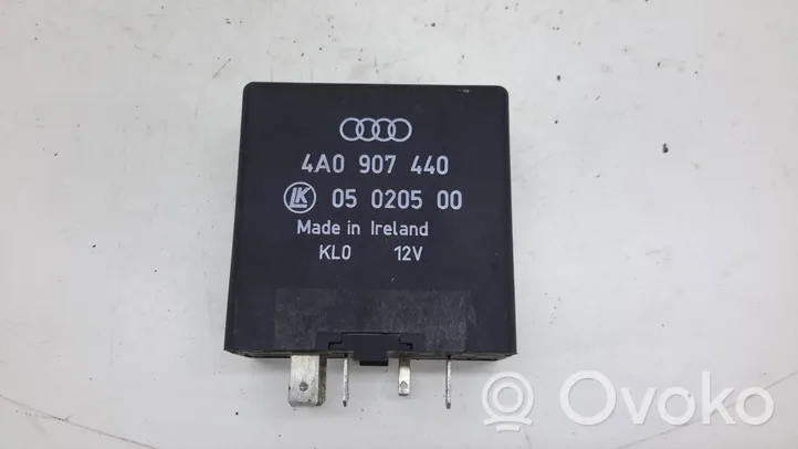 Audi A6 S6 C5 4B Lasinpyyhkimen ajastuksen rele 4A0907440