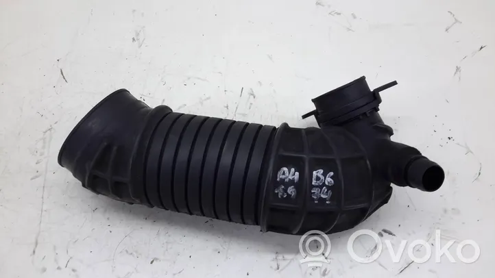 Audi A4 S4 B6 8E 8H Tube d'admission d'air 4930