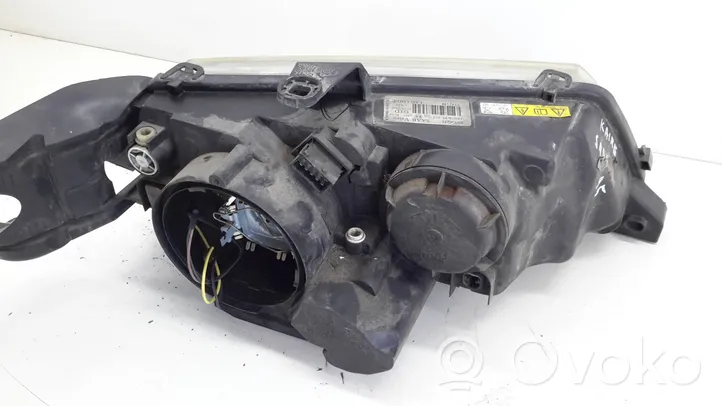 Saab 9-5 Lampa przednia 89006251