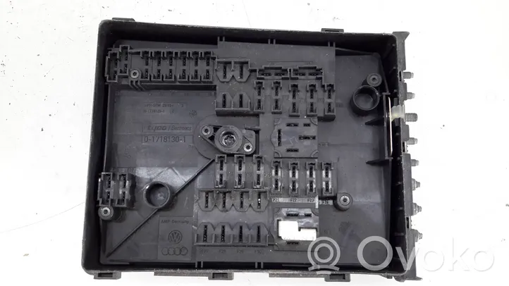 Volkswagen Touran I Module de fusibles 1K0937125A