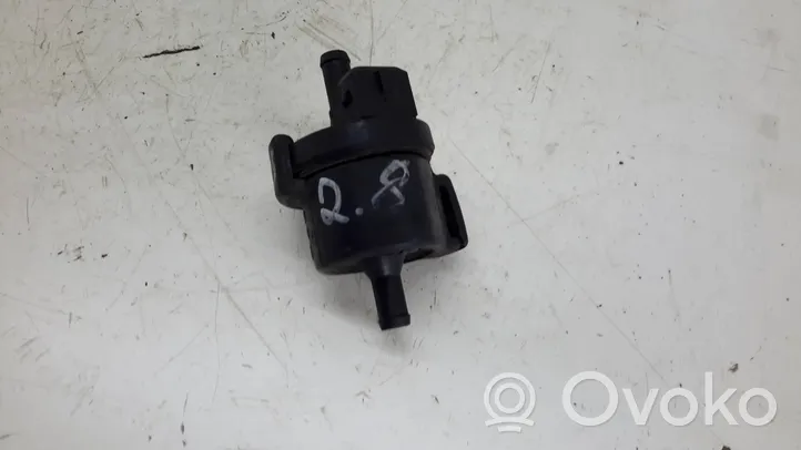 Volkswagen PASSAT B5 Valve vacuum 058133459