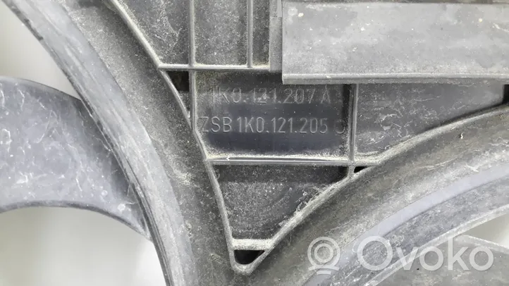 Volkswagen PASSAT B6 Jäähdyttimen jäähdytinpuhaltimen suojus 1K0121205C