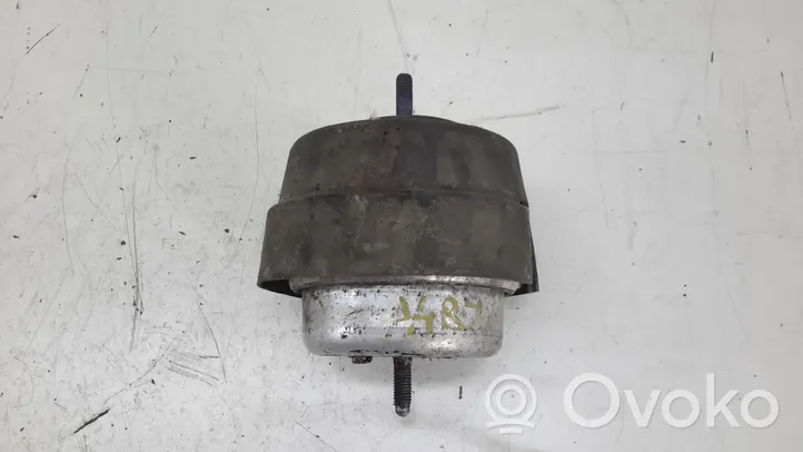 Audi A4 S4 B7 8E 8H Supporto di montaggio del motore 8E0199382K