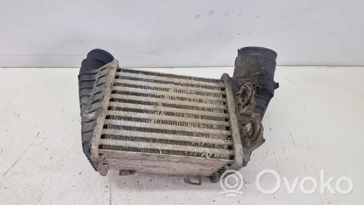 Volkswagen Golf III Chłodnica powietrza doładowującego / Intercooler 1H0146805