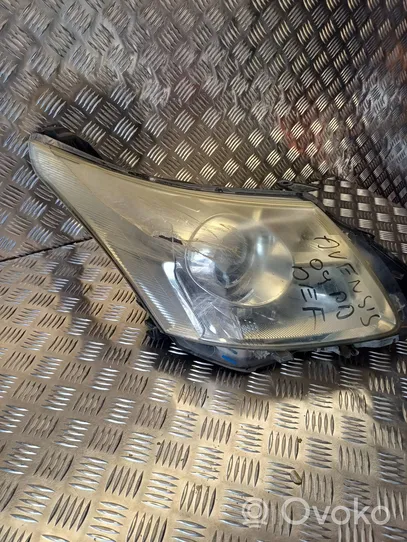 Toyota Avensis T270 Lampa przednia 8112605310