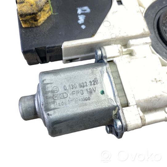 Volkswagen Jetta VI Front door window regulator motor 3C0959793J