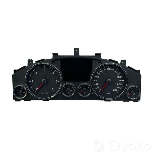 Volkswagen Touareg I Speedometer (instrument cluster) 7L6920885J