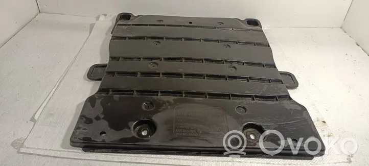 Volkswagen Golf VII Center/middle under tray cover 5Q0825230H