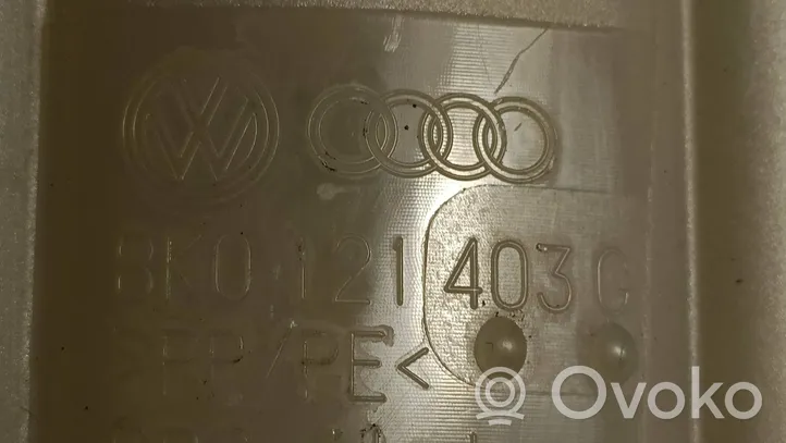 Audi A4 S4 B8 8K Aušinimo skysčio išsiplėtimo bakelis 8K0121403C