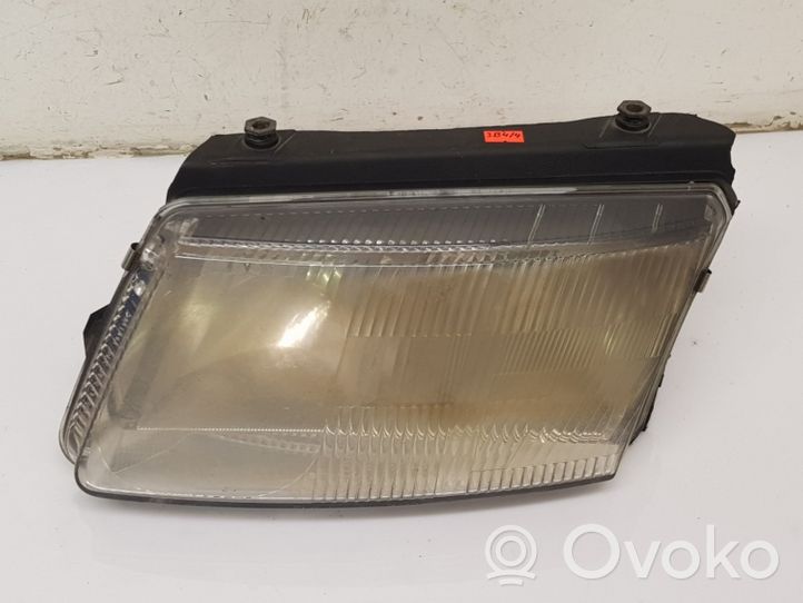 Volkswagen PASSAT B5 Lampa przednia 3B0941295A