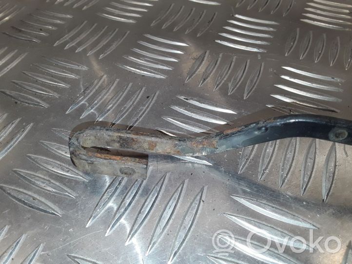 Nissan Serena Front wiper blade arm 