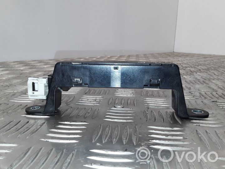 Toyota Auris E180 Interjero komforto antena 8999730070