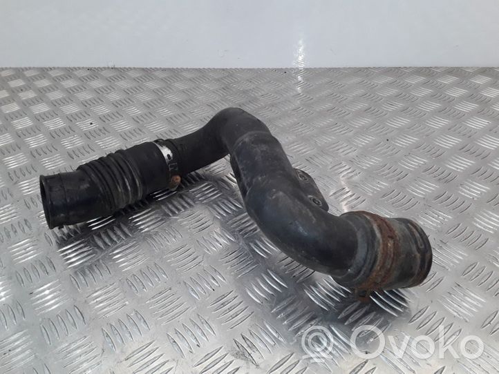 Mazda 626 Parte del condotto di aspirazione dell'aria RF2A13331