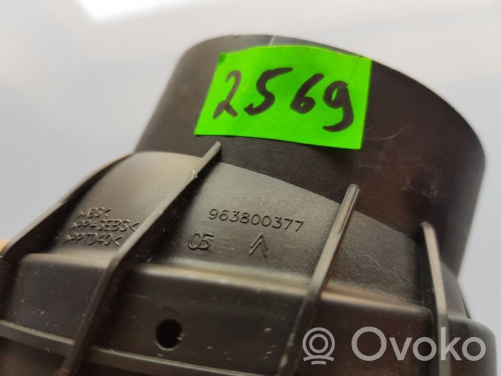 Citroen C3 Dysze / Kratki środkowego nawiewu deski rozdzielczej 963800377