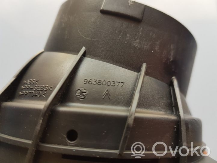 Citroen C3 Moldura protectora de la rejilla de ventilación lateral del panel 963800377