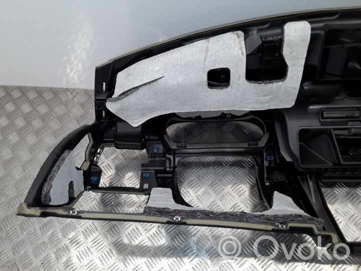 BMW 3 E92 E93 Dashboard 7155776