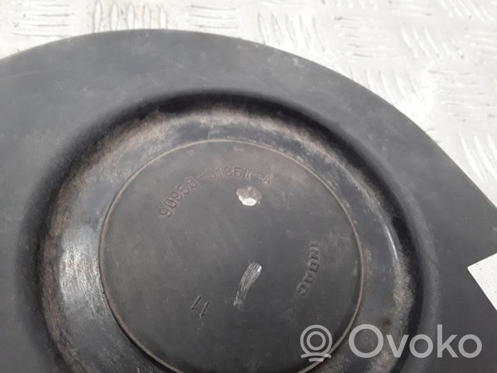 Toyota Corolla E120 E130 Osłona paska / łańcucha rozrządu 9095001357A