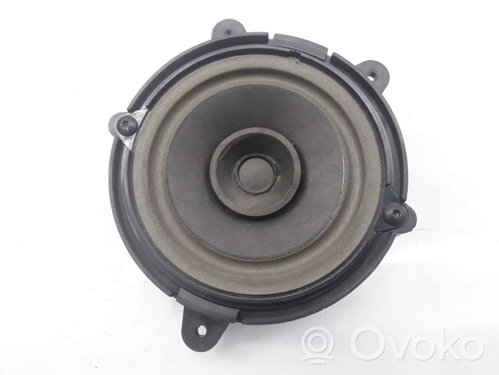 Renault Clio III Enceinte de porte arrière 281440962R