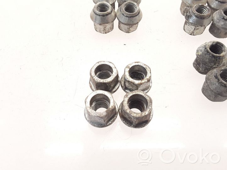 Opel Karl Nuts/bolts 