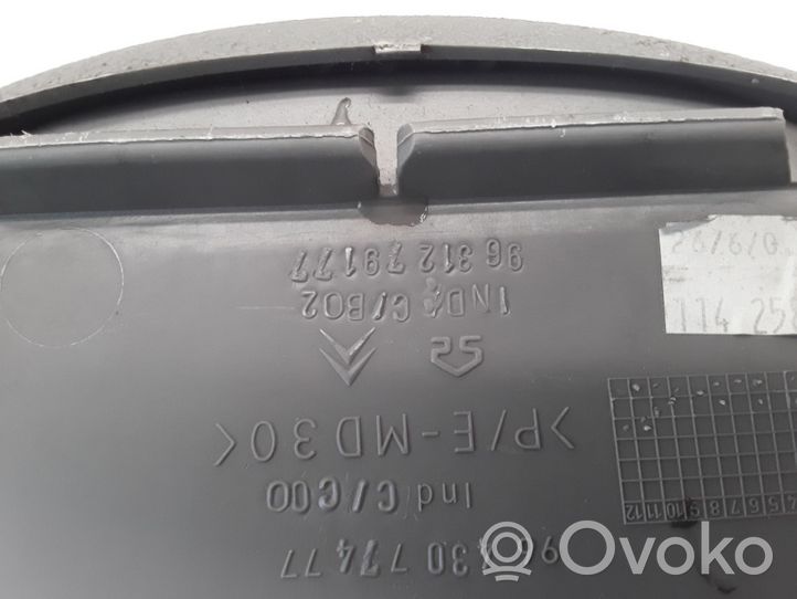 Citroen Xsara Picasso Boîte / compartiment de rangement pour tableau de bord 9631279177