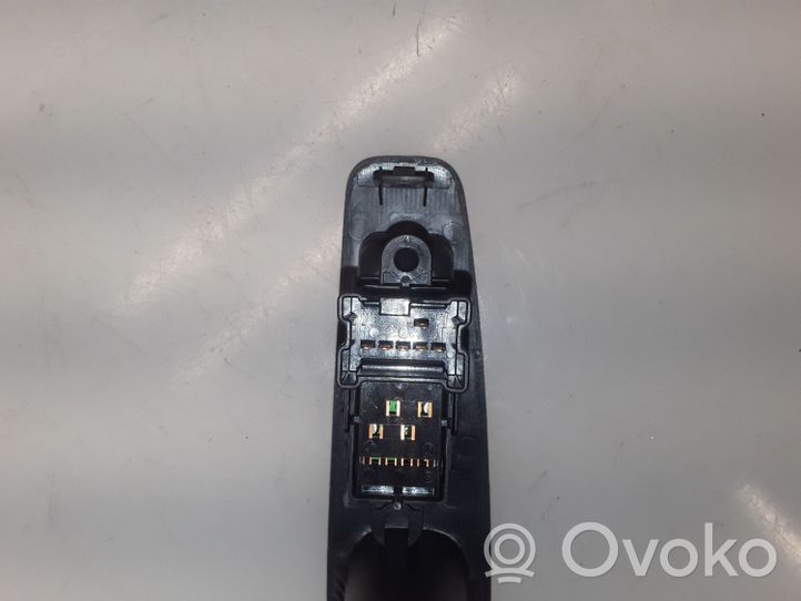 Nissan Qashqai Interruttore di controllo dell’alzacristalli elettrico 25411JD000