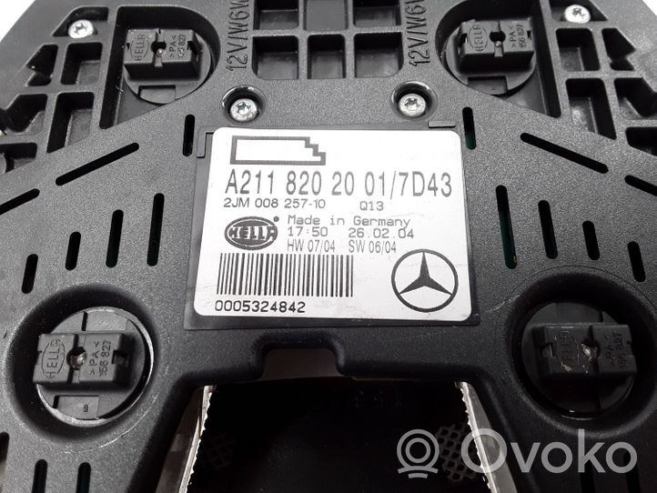Mercedes-Benz E W211 Aizmugurējo vietu apgaismojums A2118202001